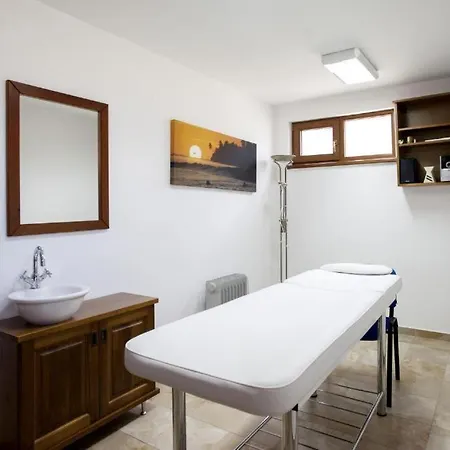 One Bedroom Pirin Апартаменты *